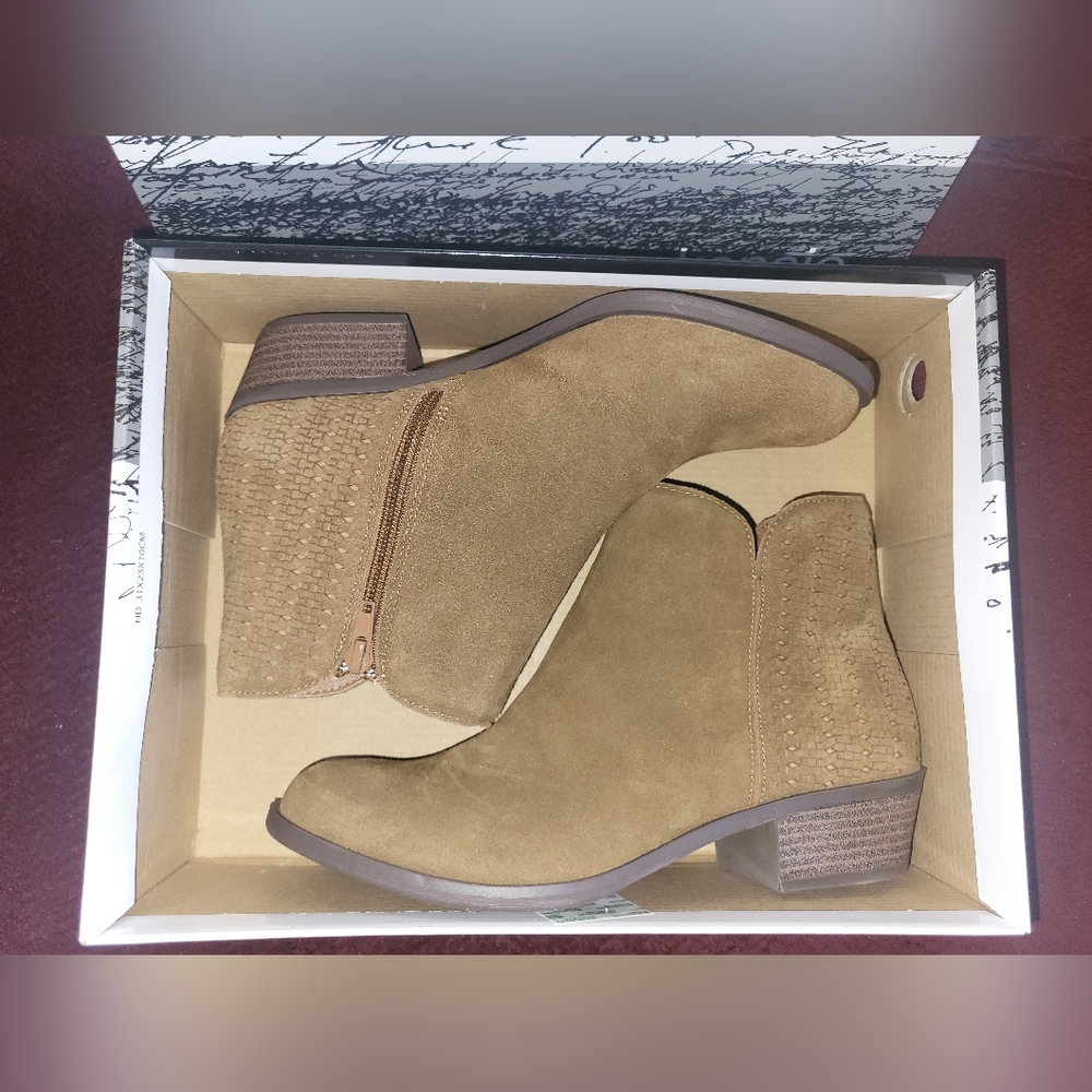 Kenzie Brown booties size 7.5